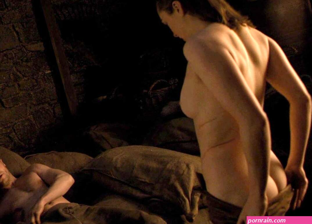 Watch Maisie Williams Strip Naked