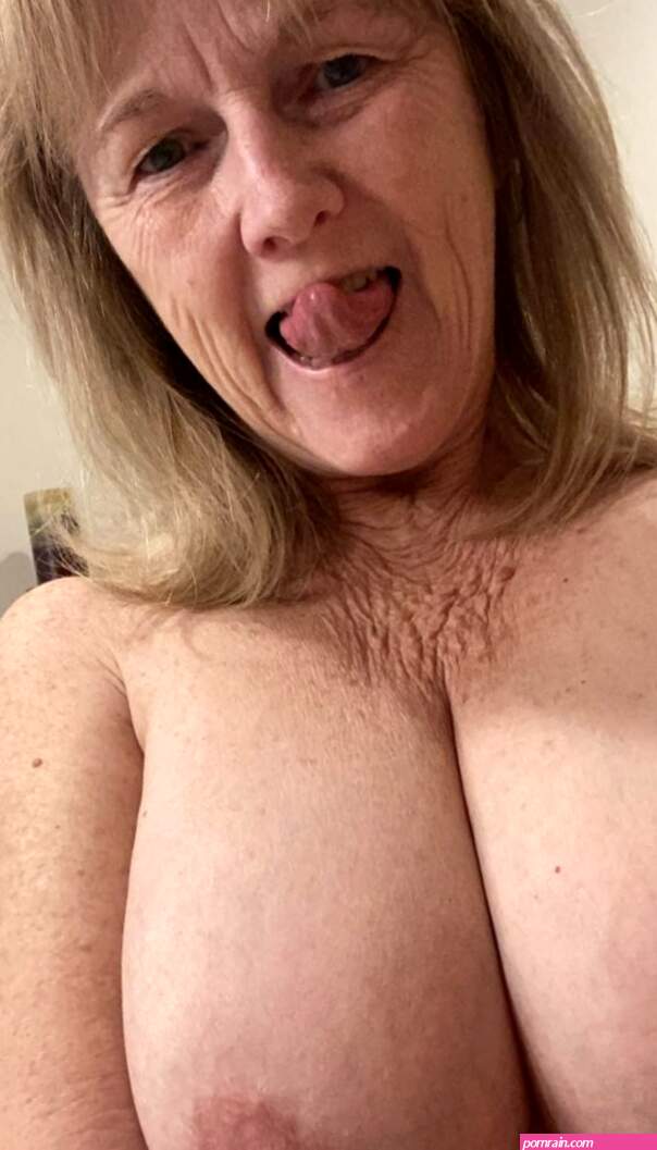Sexy mature tits