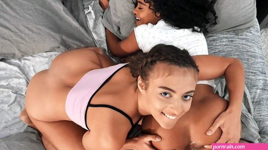 Gia Derza and Scarlit Scandal get fucked in threesome