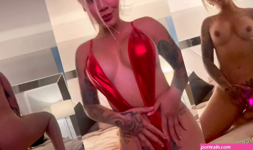 Cintia Cossio Cachonda Se Coge Un Muñeco Consolador