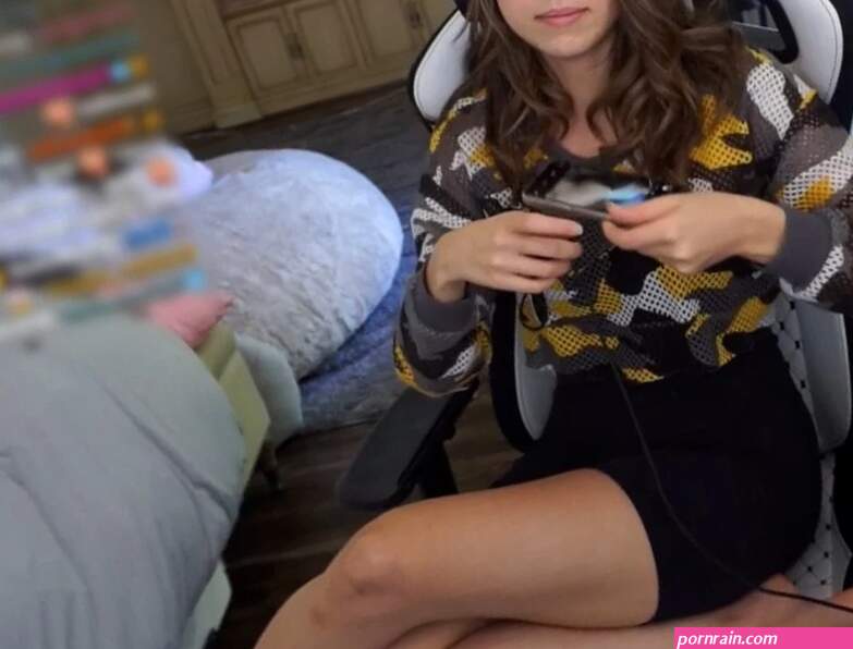 Twitch gamer Pokimane finally leaked?