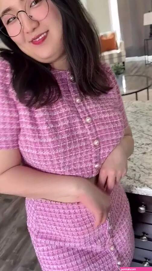 Aroomi Kim Giving Head And Fucked Hard On Table Onlyfans Video Leaked