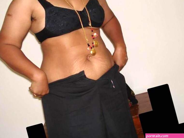 Desi Big Boobs Aunty Stripping Naked