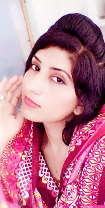 Paki pathan girl cute boobs pics captured during cam sex