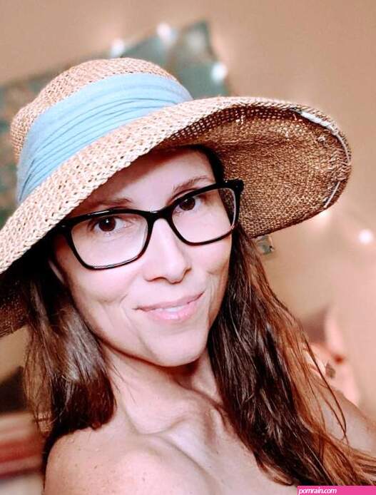 Diane MarieSouthern Charm on X: NENaturist I am usually naked at some point with my work.. Have a great day.