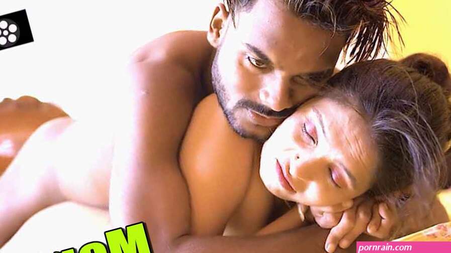 Indian Cutie Showing Her Big Boobs Must Watch