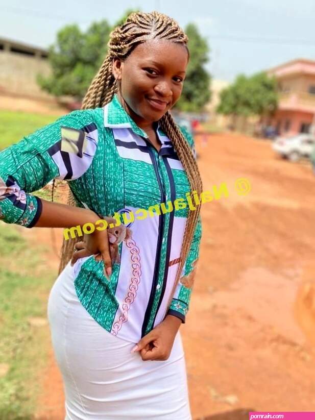 Upskirt Pictures Of a Naija Lady Going On a Date Pantyless