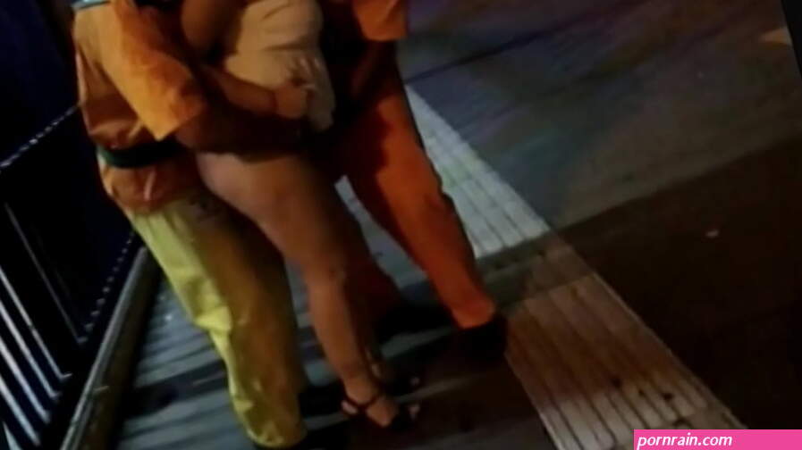Fudendo com estranhos na ruas da cidade.