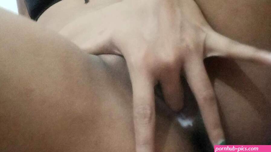 Indian desi girl solo nude show and black pussy