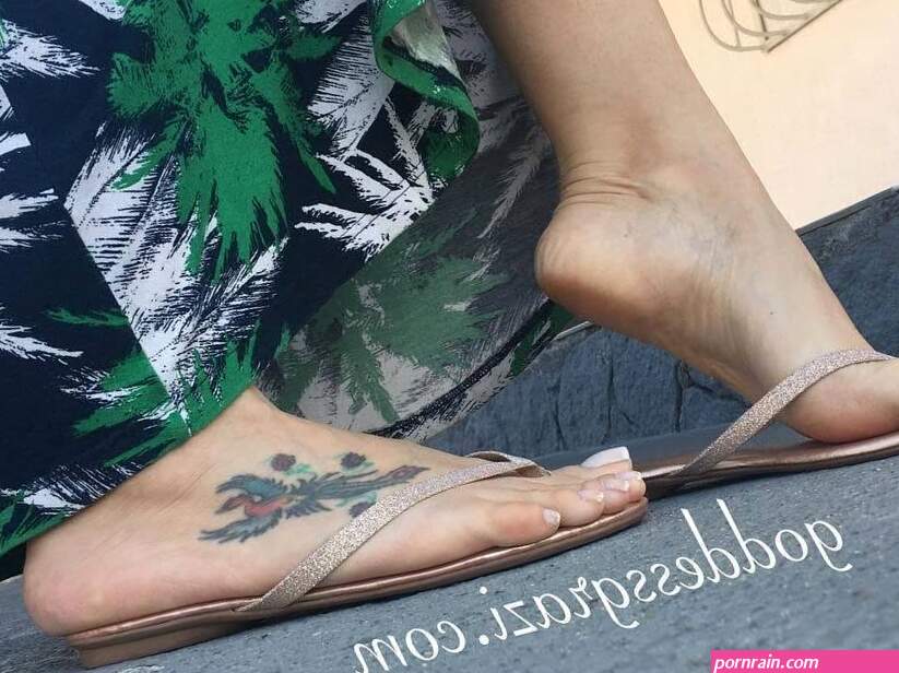 9 hot photos by Goddess Grazi known as grazigoddess