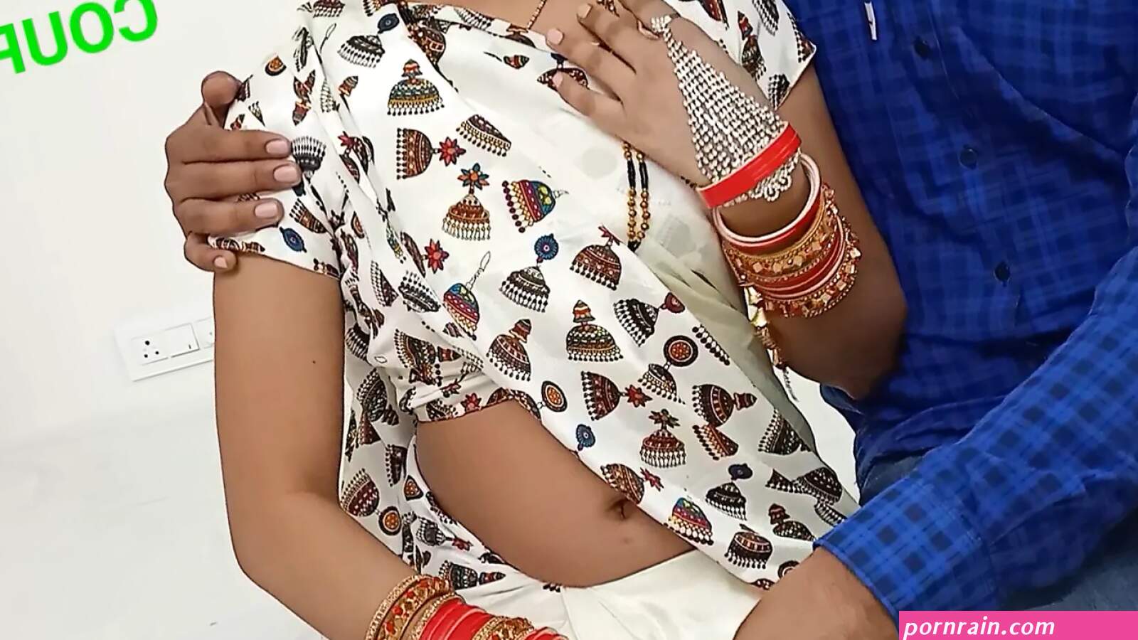 White sadi me ap aur bi sundar dikhati ho