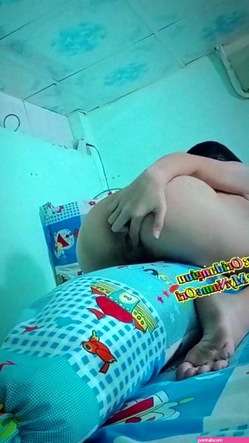 Young Asian Bae Humping On Bed Video