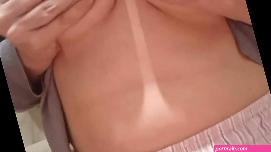 NOVINHA COM OS BICOS DOS PEITOS NATURAIS DURINHOS DE TESO