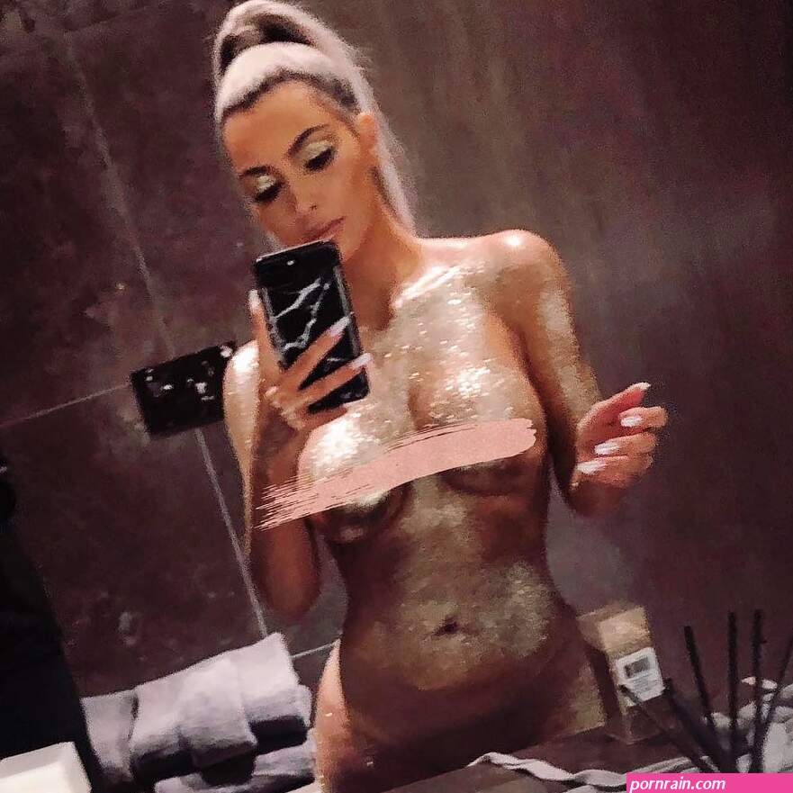 Kim Kardashian aibuka upya na picha za utupu