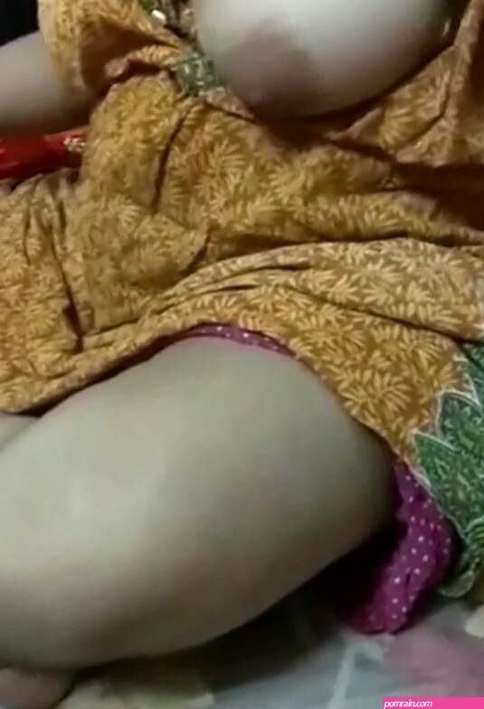 Indian mom boobs showing infront of son