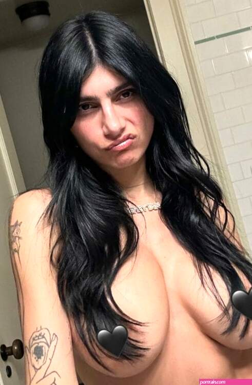 Mia Khalifa aparece nua na web para divulgar perfil no OnlyFans