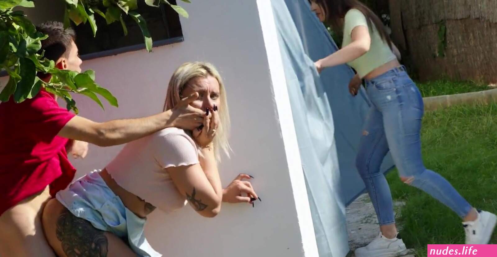Big ass mom tries daughters boyfriend for naughty cam sex