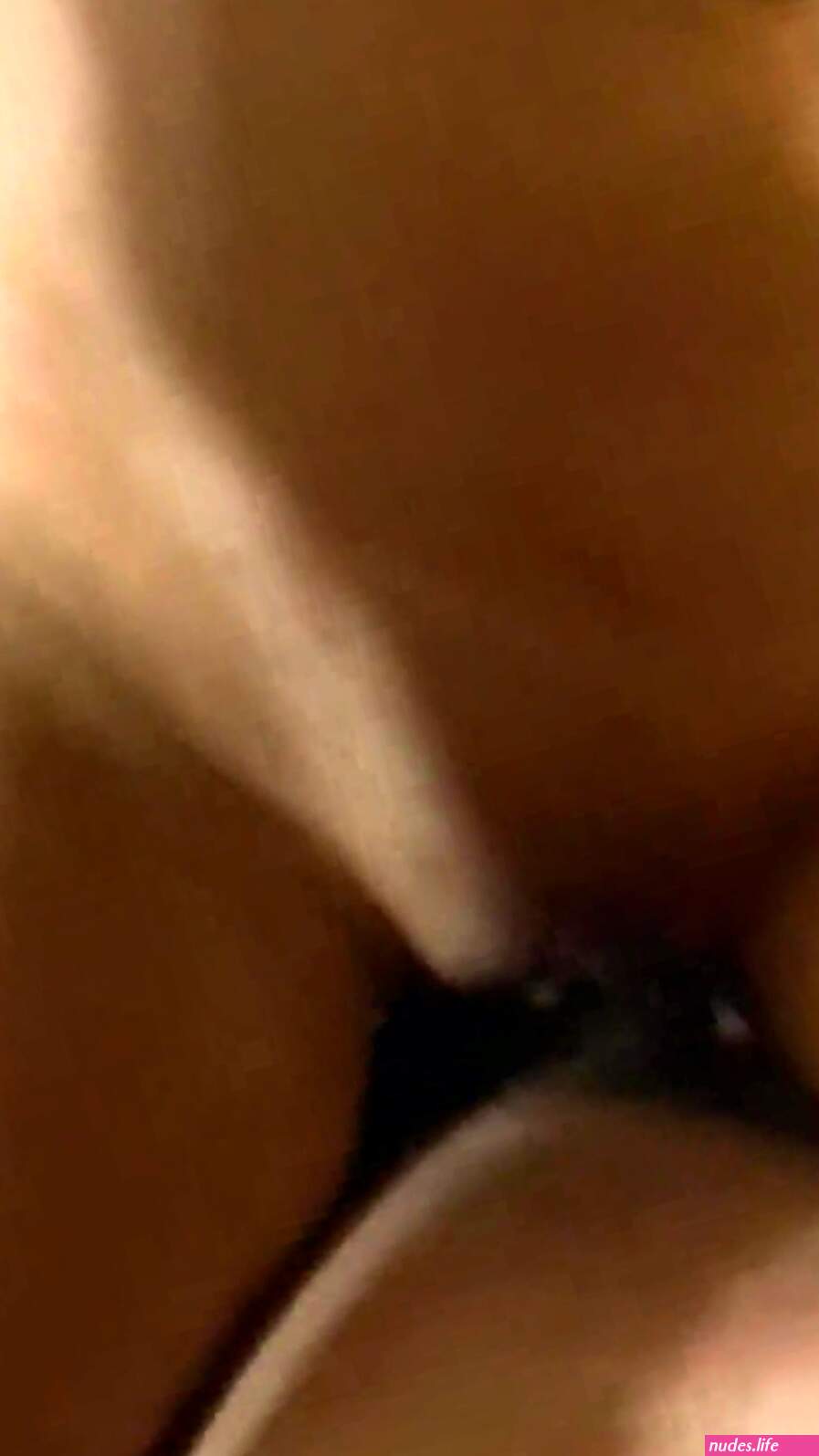 Pornô da Leticia Cerote pulando no pau duro