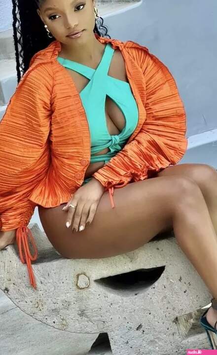 Halle Bailey Nude OnlyFans Leak Picture FYBkVfVkVX