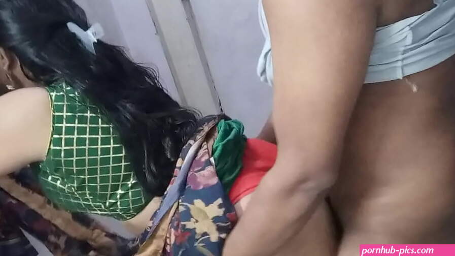 Indian Desi Aunty Saree Sex Video.