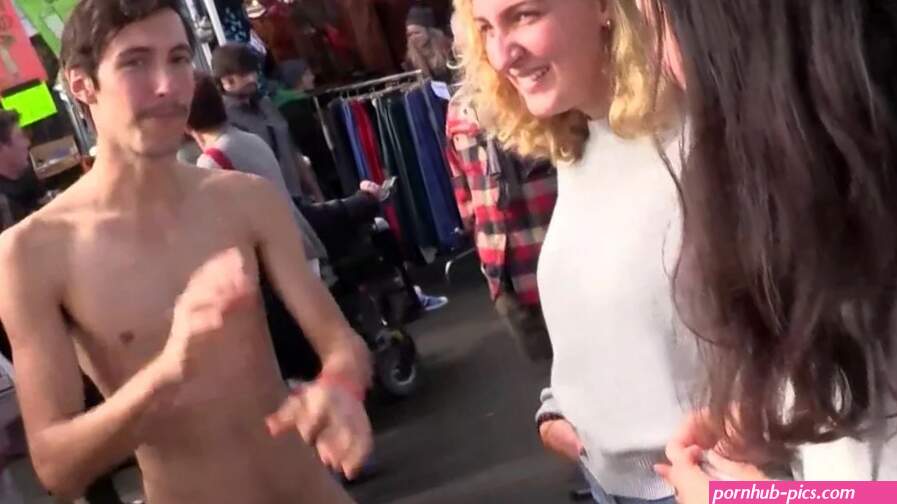 CFNM Babe Humiliates Guy In Public