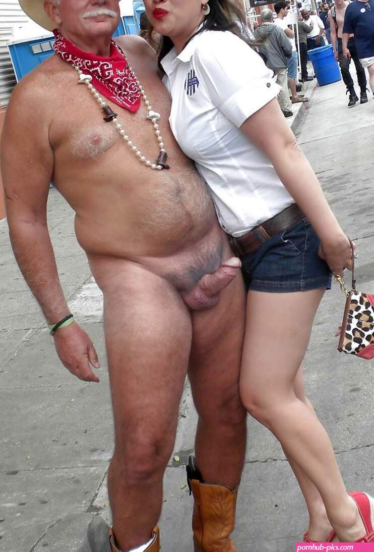 Marie Oran on X: CFNM is spreading in real life everyday everywhere in any circumstance. The trend is growing fast and cfnm is rather mandatory in several situations: beaches festivals couples selfies