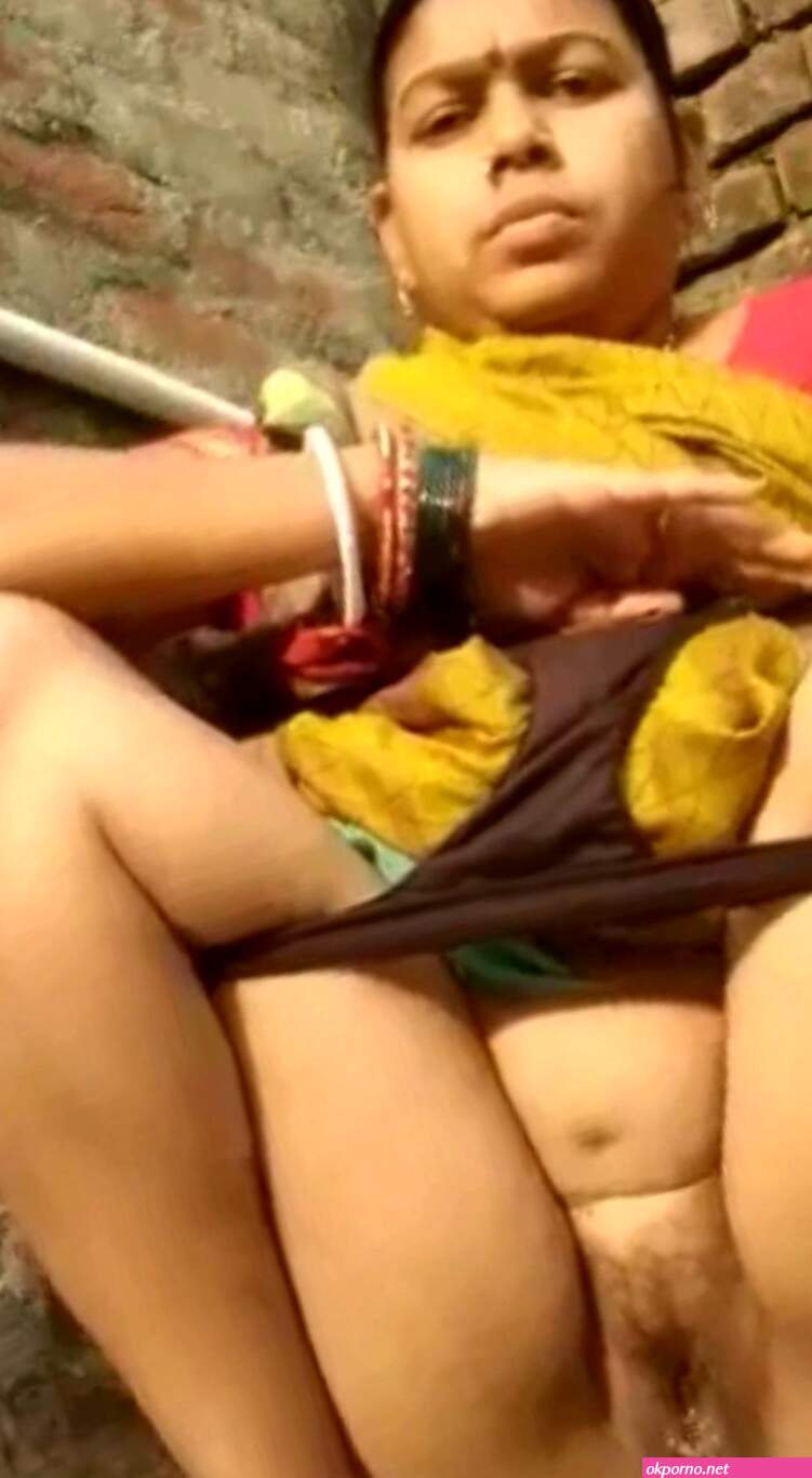 Saree Pissing: My aunty