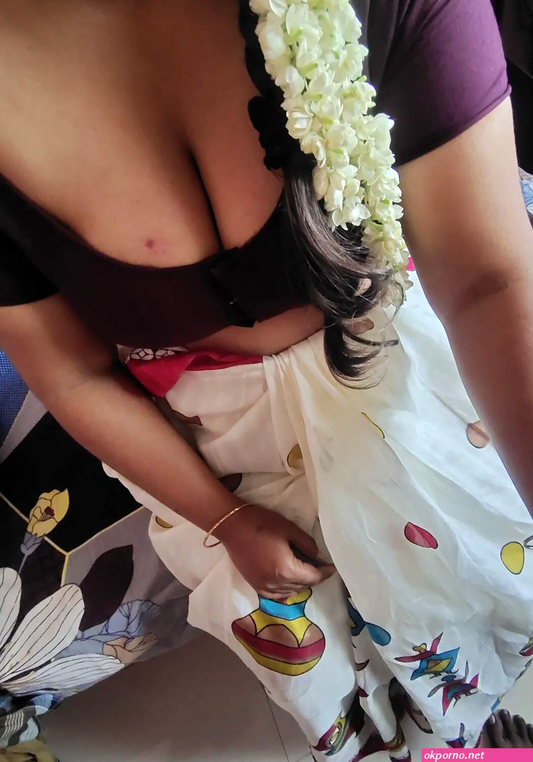 Bhabhi hot saree blouse pics: 8 Nude Pics