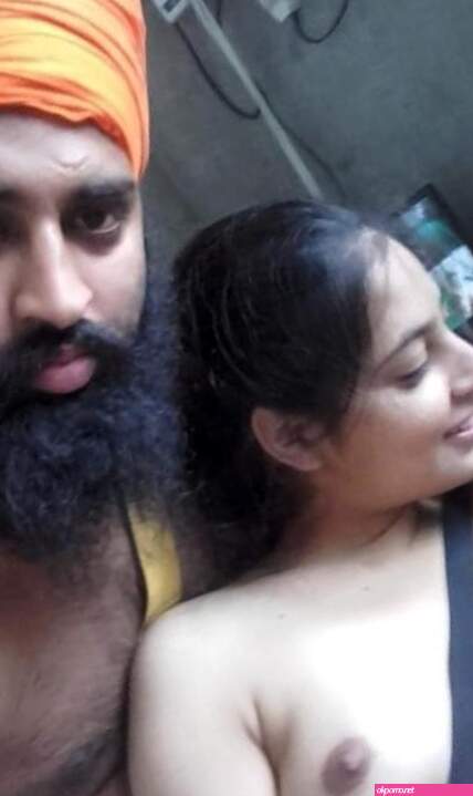 Cute Punjabi college girl nude pics with lover