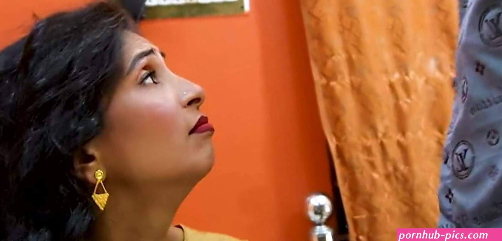 Indian Desi Aunty Adiya Playing and Masturbating her Hairy Pussy