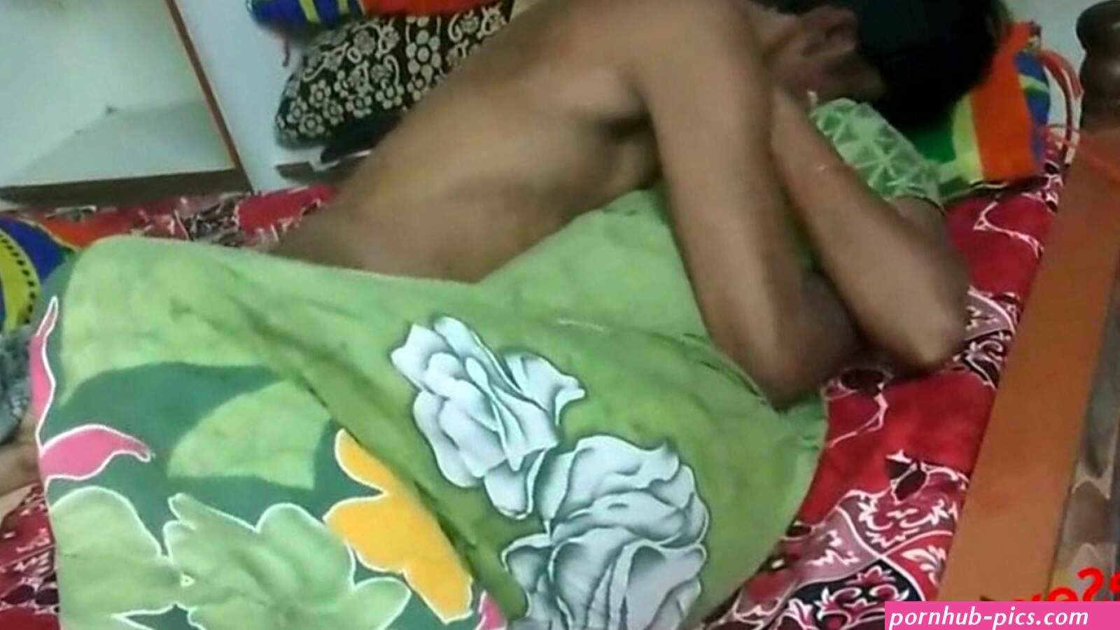 Super Hot and sexy pregnant Desi Aunty having sex with her house worker and the worker enjoyed fucking the Desi Aunty Indians watch online