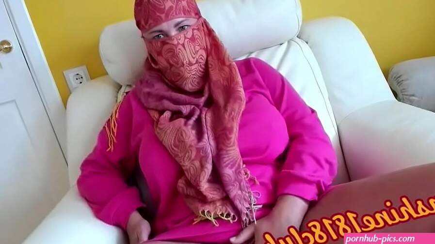 Muslim Housewife Abby Somers Flashes Her Big Tits With Pierced Nipples On Young Stud