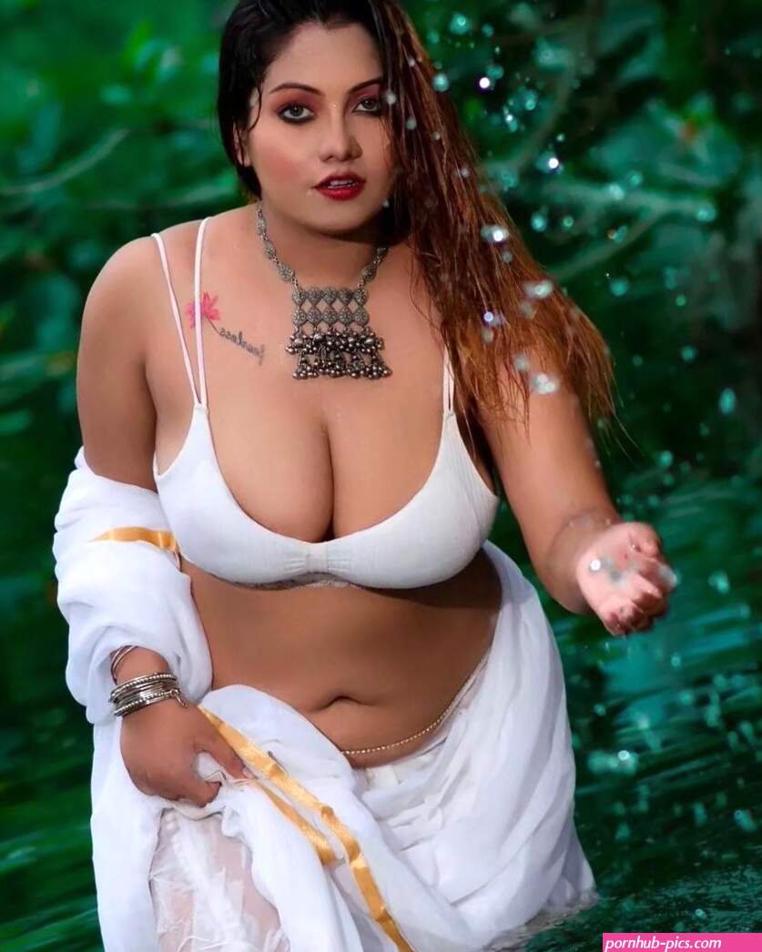 Insta Model Puja Shaw Playing on Cam Exclusive -