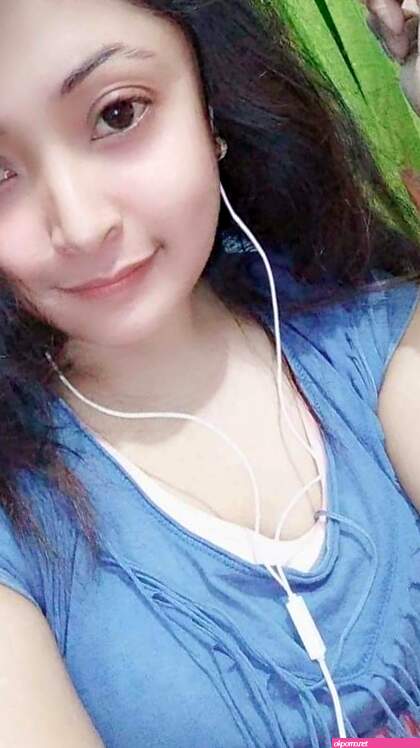 Lovely Bengali girlfriend nude pics with boyfriend