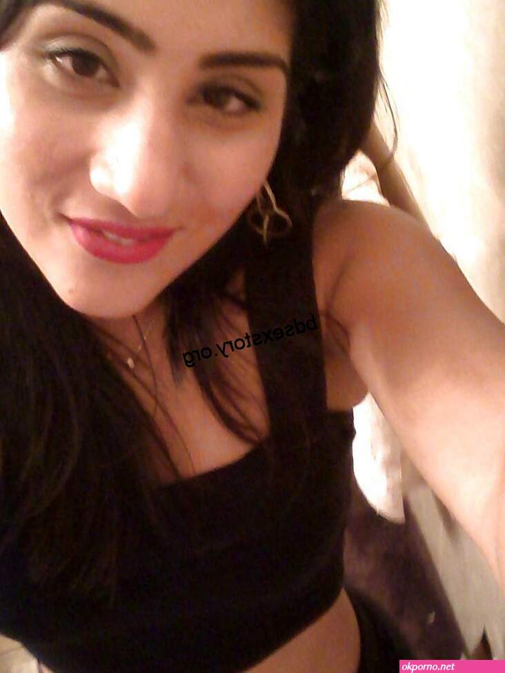 Cute Bengali college girl with hot boobs nude selfies