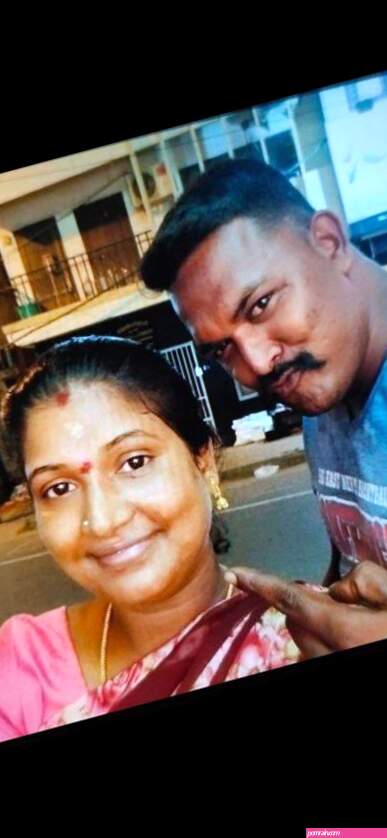 Tamil Rowdy Aunty BIGBOOBS selfshot nude pics to hubby