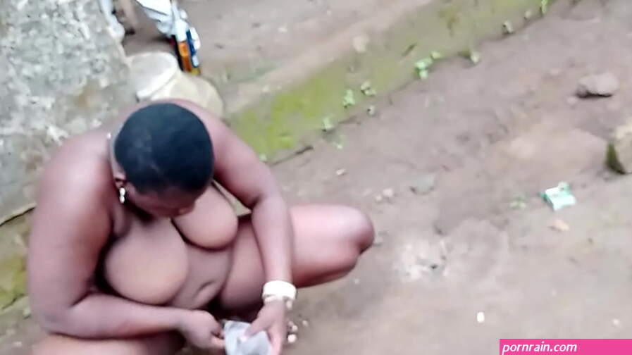 African Gift washed her pussy thoroughly before fucking the kings son outdoor