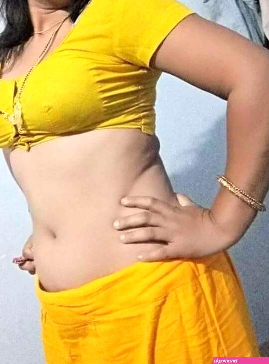 Bharti Jha web series wiki bio photoshoots Instagram and more. Doraha Babuji Farebi Yaar actress.