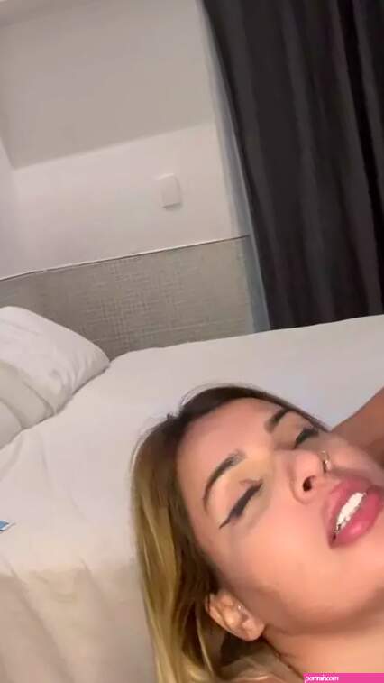 Mirelle Cardoso em cena caseira fudendo gostoso anal e buceta em privacidade