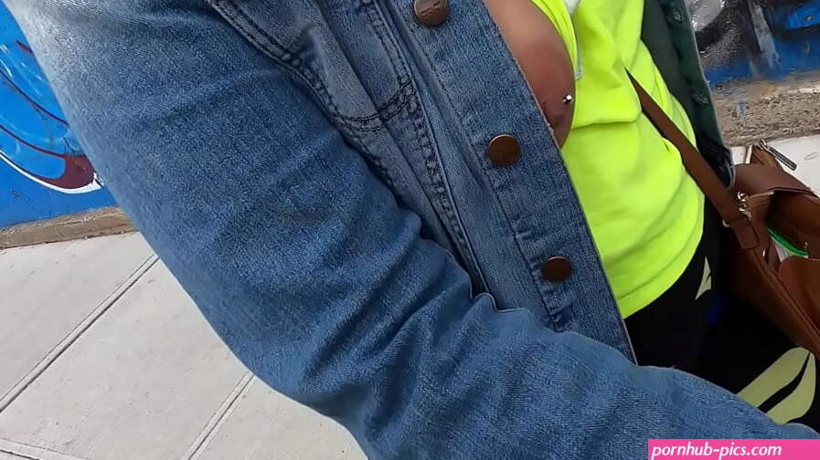 Public Walk with No Bra: American Flashing Amateur Porn