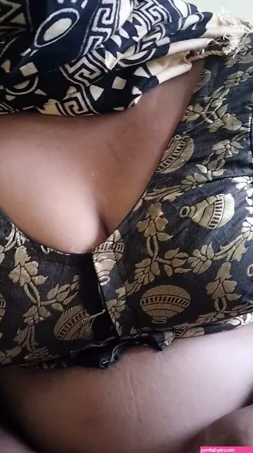 Madurai Aunty hot sex video part 1- saree removing