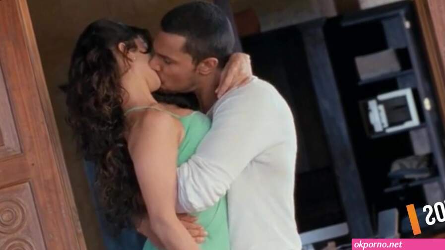 sunny leone hottest kissing scene