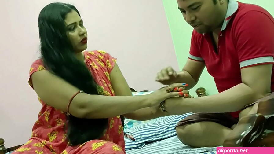 Hot Bhabi Ki Saree Kholi: Kissing Porn