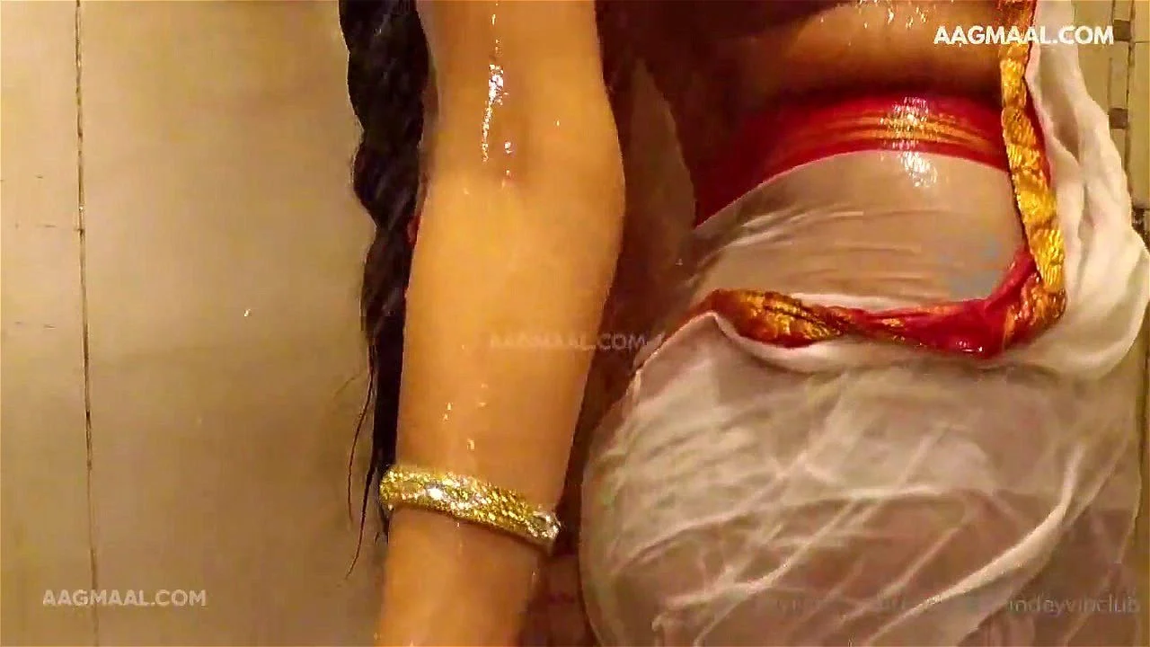 Watch SARI LOOK POONAM PANDEY