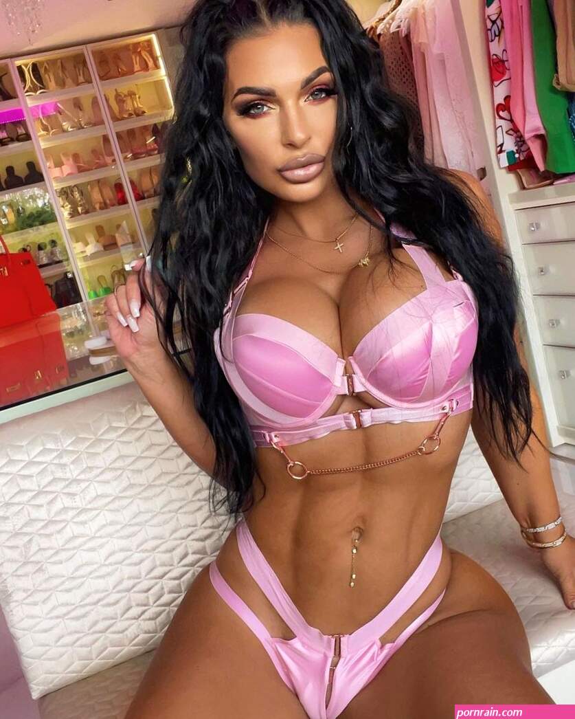 Jupeserise X: Nadine Kerastas NadineKerastas