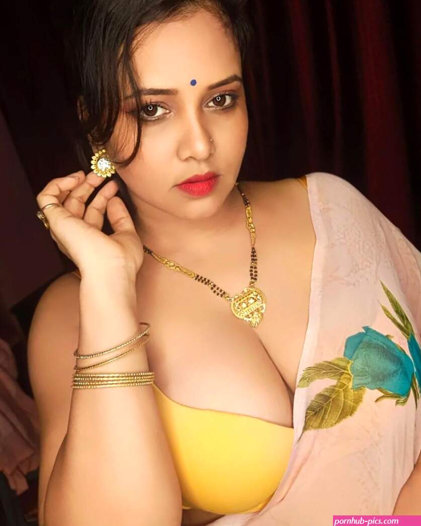 Priya Gamre priyagamree X
