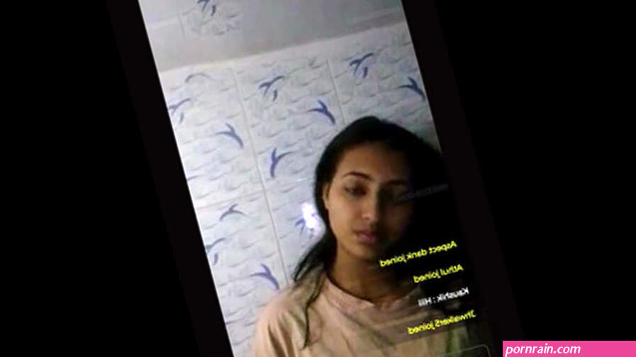 Model Divya Mandal Showing Boobs