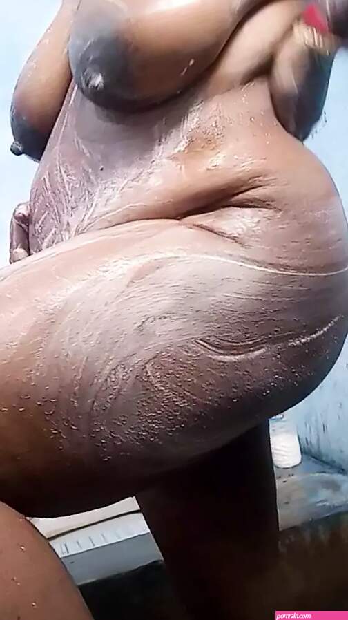 Tamil Aunty Nude Bathing Video: Indian Lactating Amateur Porn