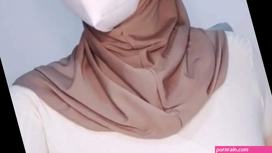 Tyas cewek cantik berhijab doyan ngentot