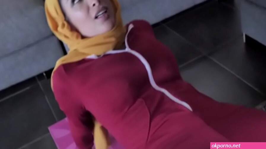 I Love Her MILF Curves- MILF In Hijab